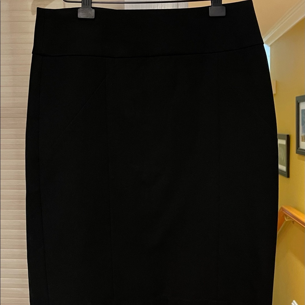 Banana Republic black pencil skirt. Size 2 stretchy material